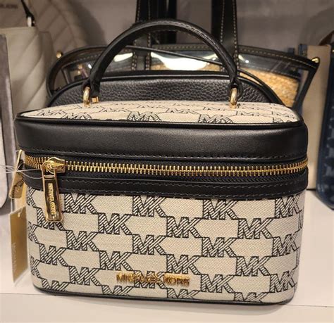 cosmetiquera michael kors